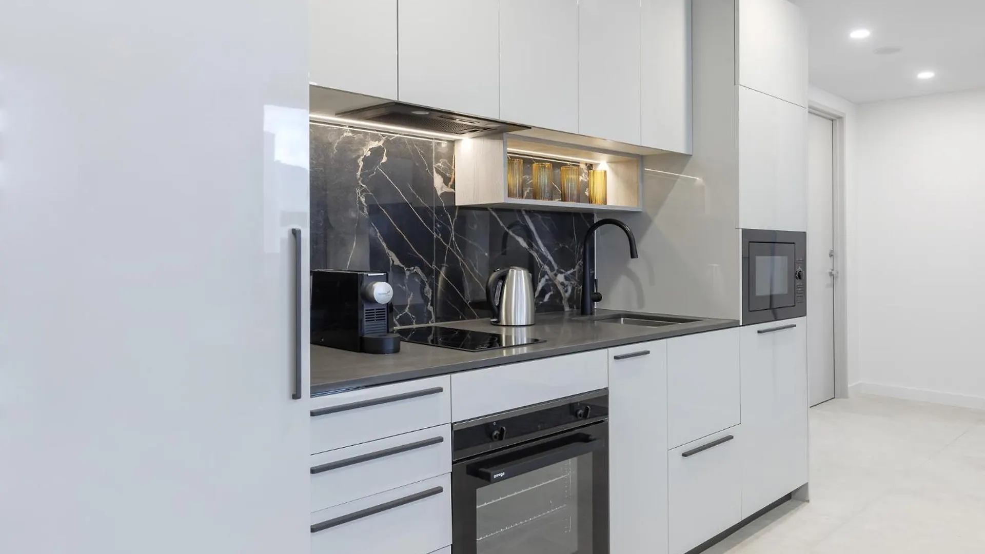 Meriton Suites Κανμπέρα 5*,  Αυστραλία