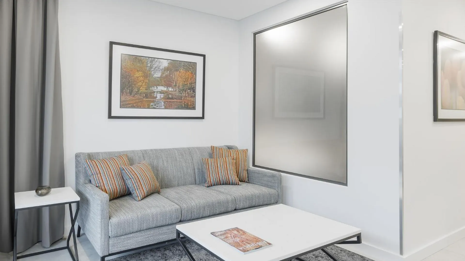 Meriton Suites Κανμπέρα 5*,  Αυστραλία
