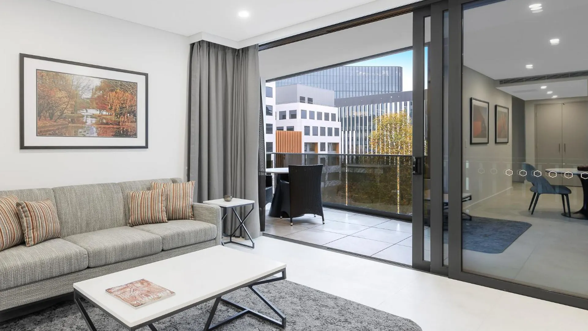 Ξενοδοχείο με διαμερίσματα Meriton Suites Κανμπέρα
