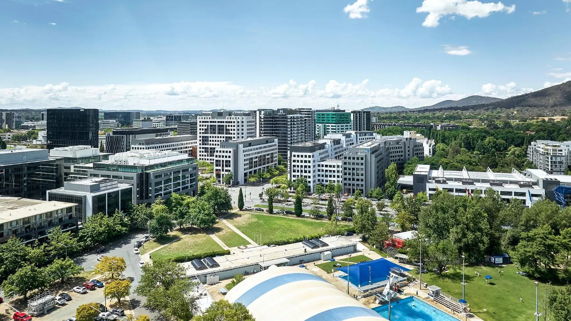 Meriton Suites Canberra 5*,  Australia