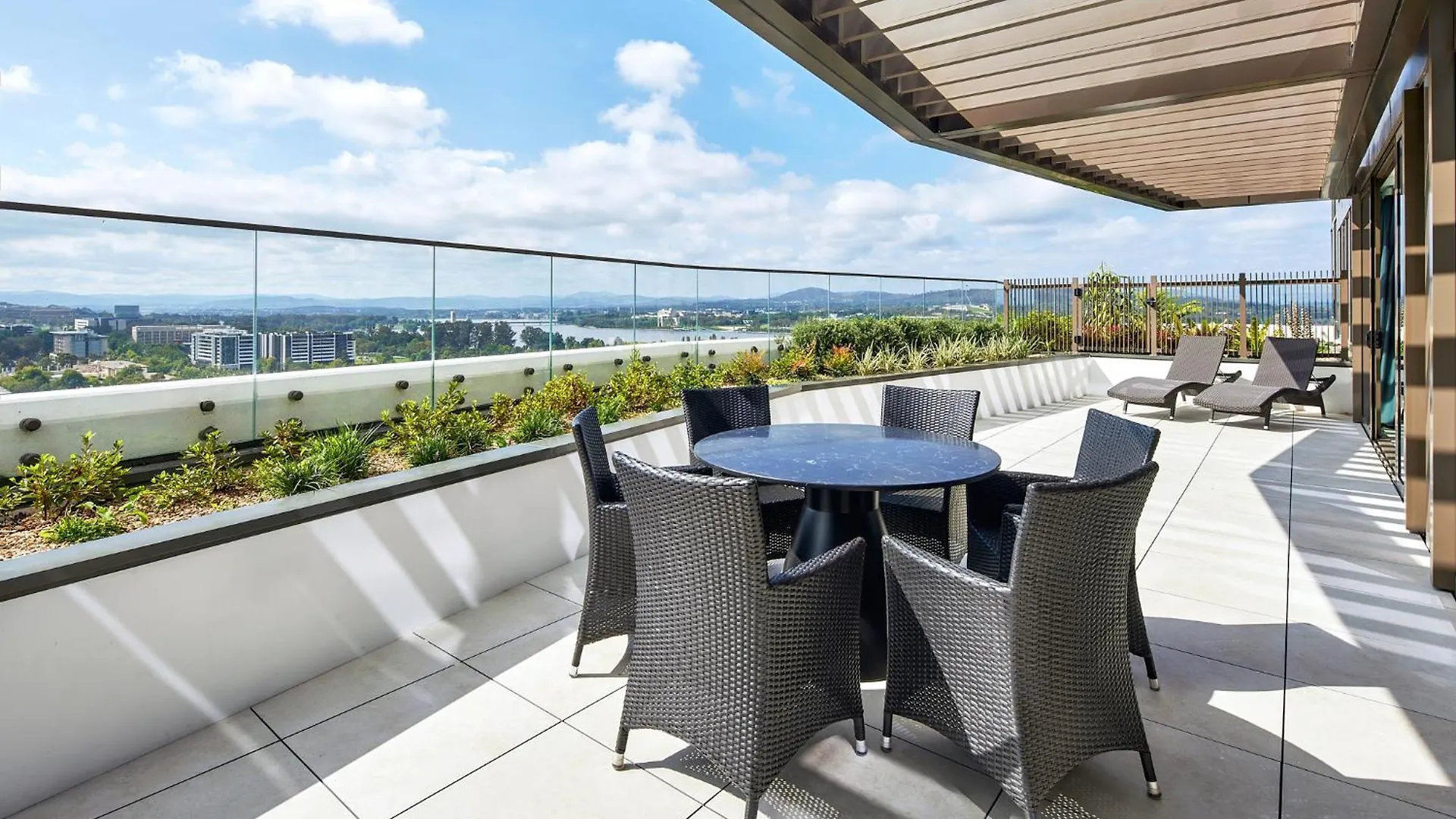 Meriton Suites Canberra