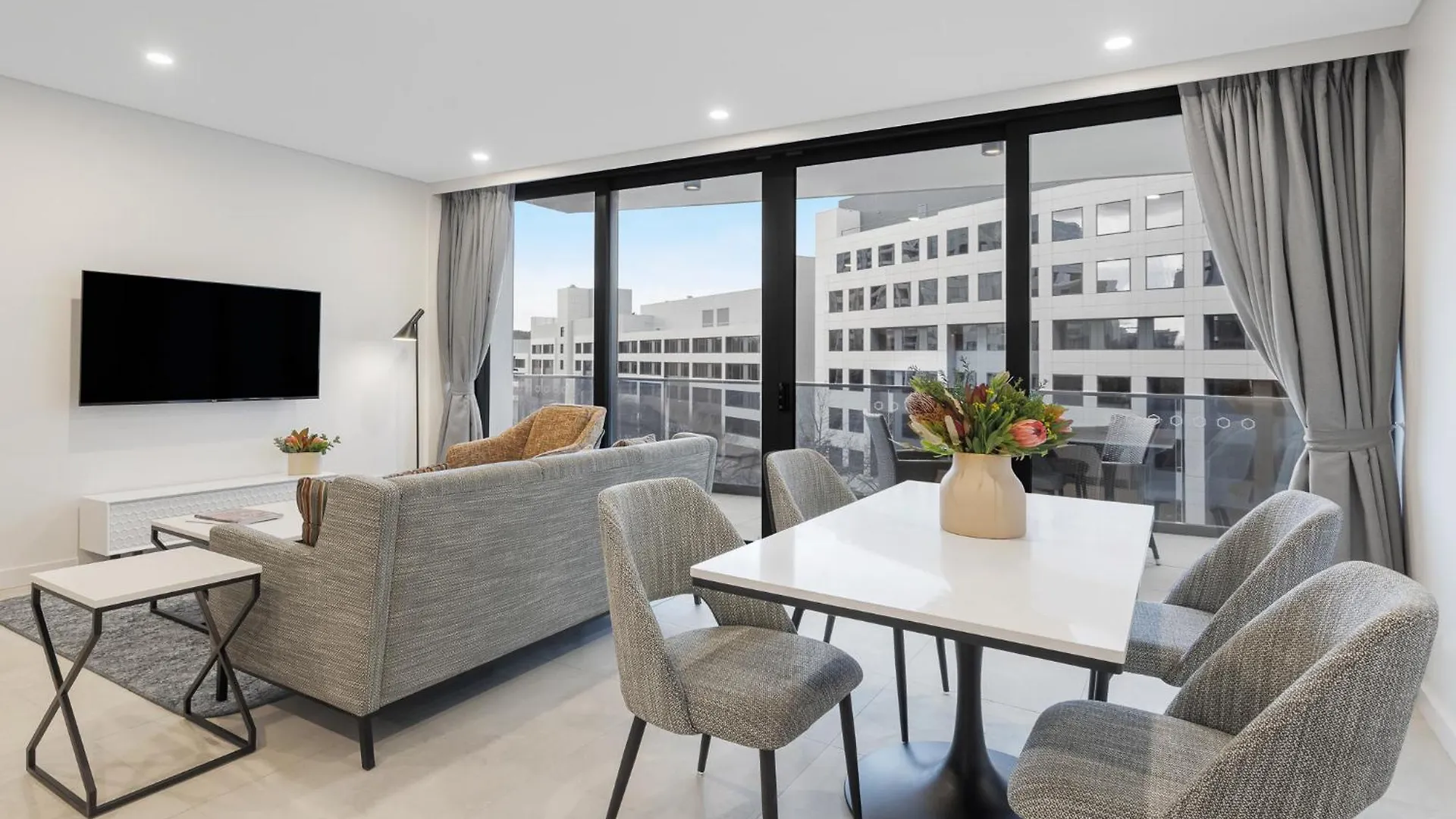 Meriton Suites Canberra Australia