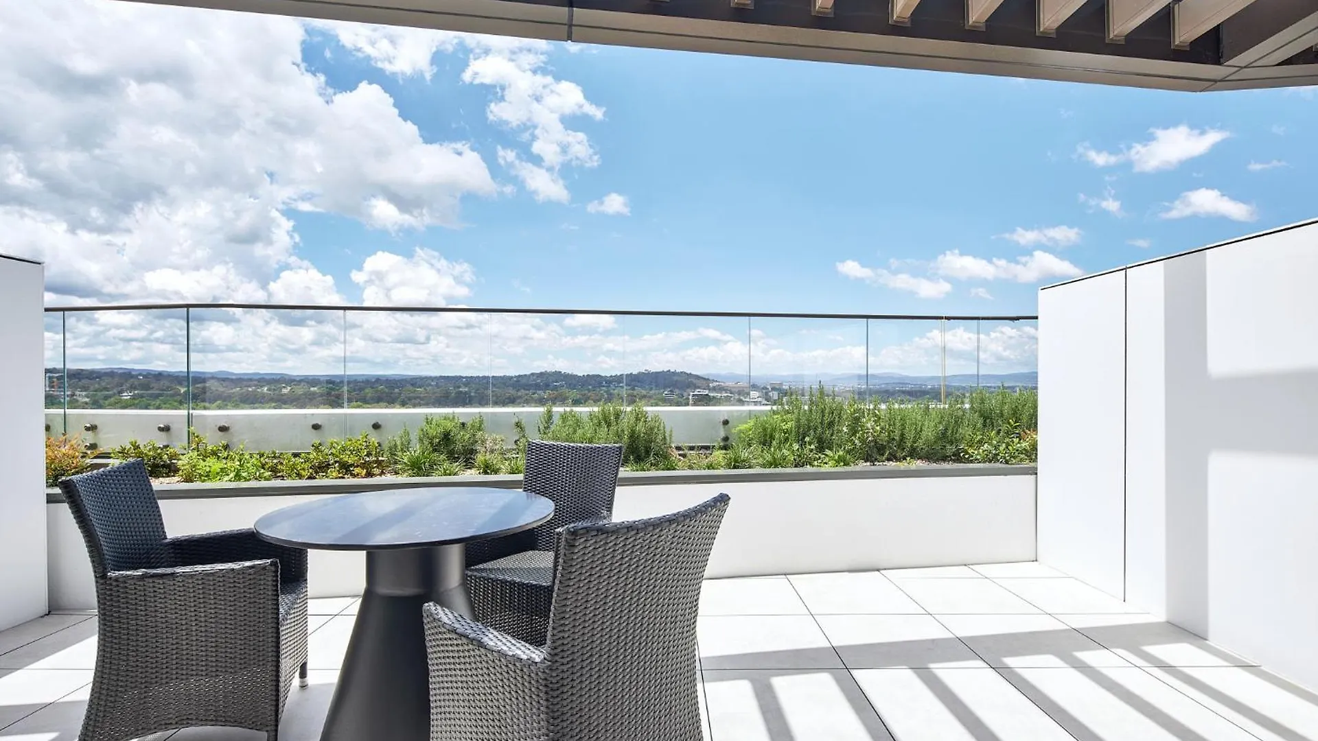Meriton Suites Canberra Australia