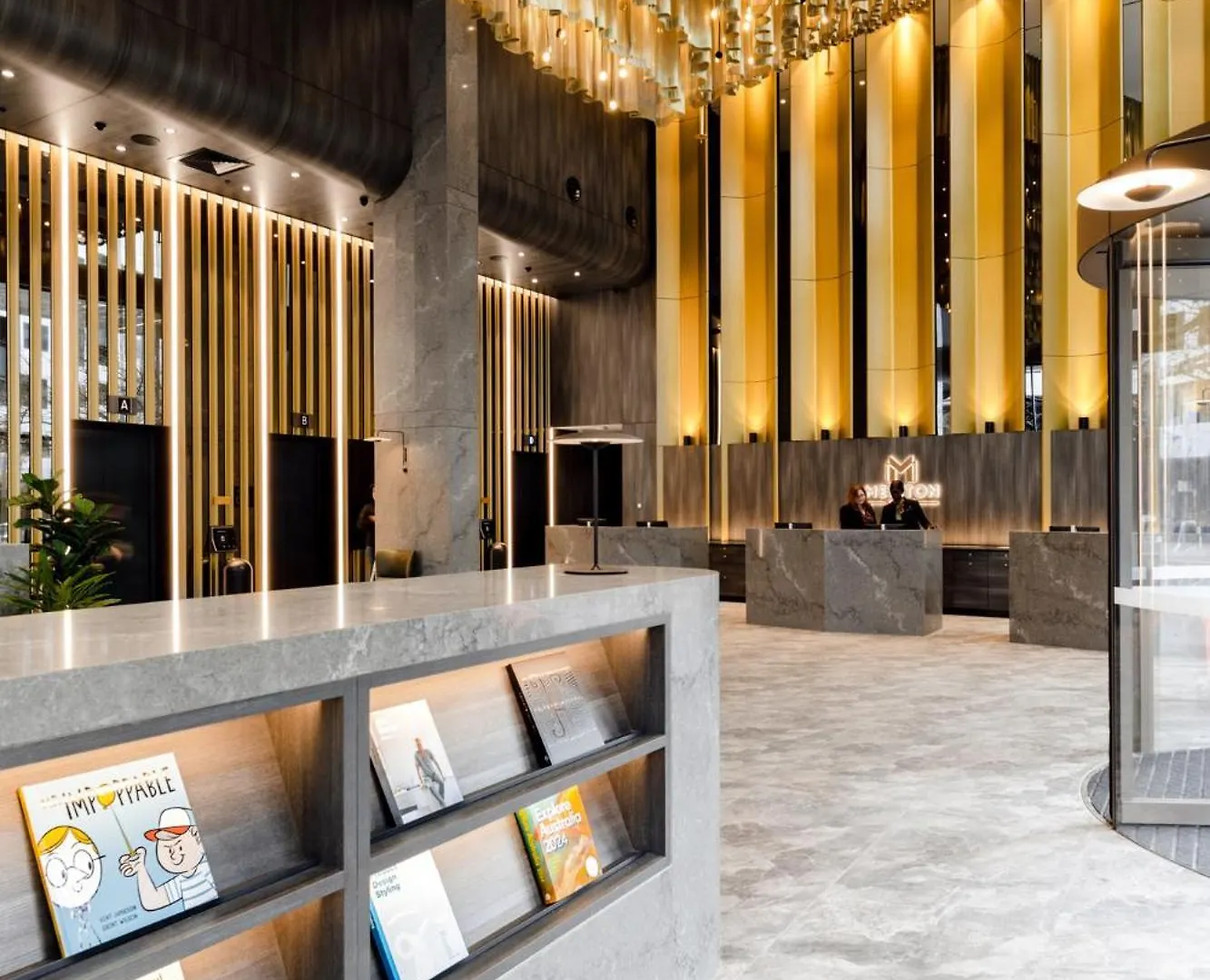 Meriton Suites Canberra 5*,