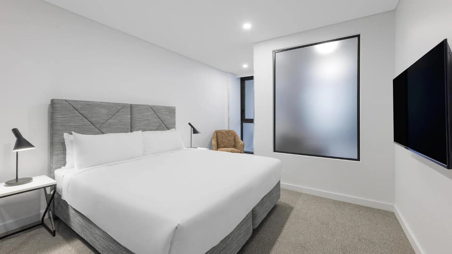 Meriton Suites Canberra